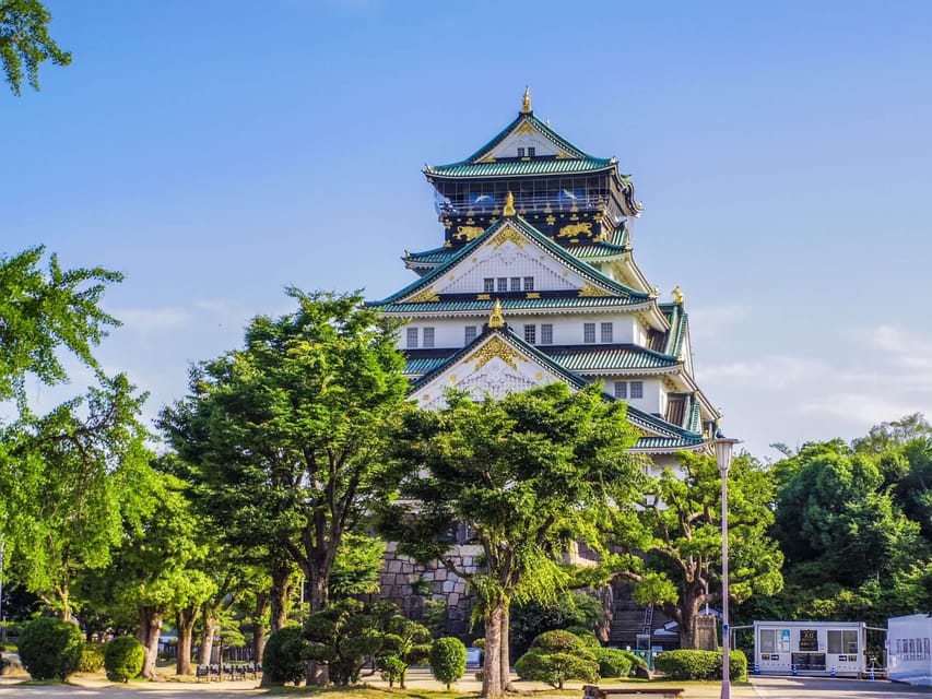 1-Day walking tour in Osaka:Castle, temples and Ukiyoe - Osaka Castle and the problem with perfect-looking history