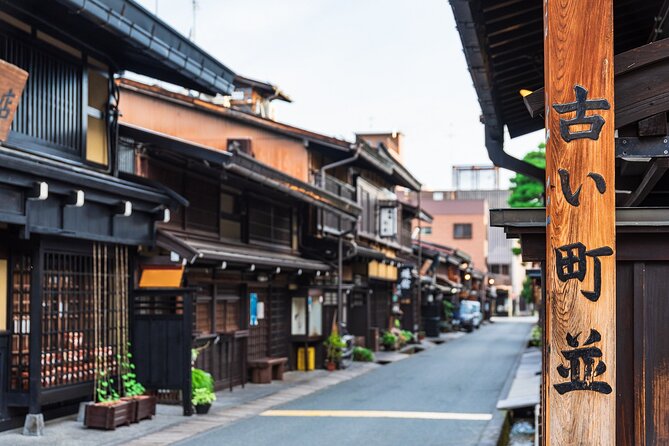 2-Day Bus Tour to Shirakawago & Hida No Sato Winter Illumination - Sanmachi Suji and two hours to eat