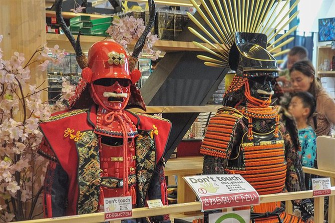 A Tour to Explore the Symbol of Osaka: Osaka Castle - Hokoku Shrine and Toyotomi Hideyoshi