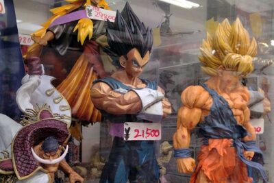 Anime shopping tour in Osaka: figures, Manga, Maid Cafe, Knife