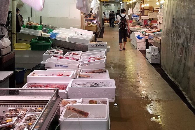 Deep Dive: Osaka Food Markets from Local to Luxurious! - Kuromon Market is famous for good reason, but it costs more