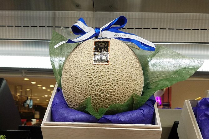 Deep Dive: Osaka Food Markets from Local to Luxurious! - Doguyasuji turns the food tour toward cooking tools