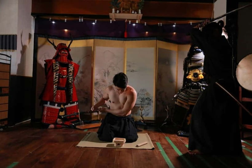 Experience Samurai and traditional Culture to the fullest - Wearing armor for the Battle of Osaka