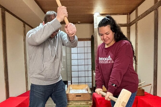 【For adult】Traditional Mochi Pounding Experience with Tasting - Inside the 10-minute history lesson