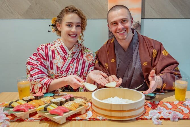 【For adult】Traditional Mochi Pounding Experience with Tasting - Shaping the mochi you just made