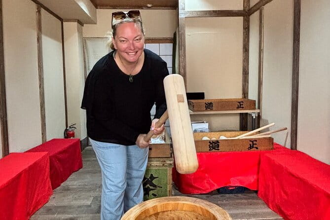 【For adult】Traditional Mochi Pounding Experience with Tasting - The tasting: kinako, red bean, and more