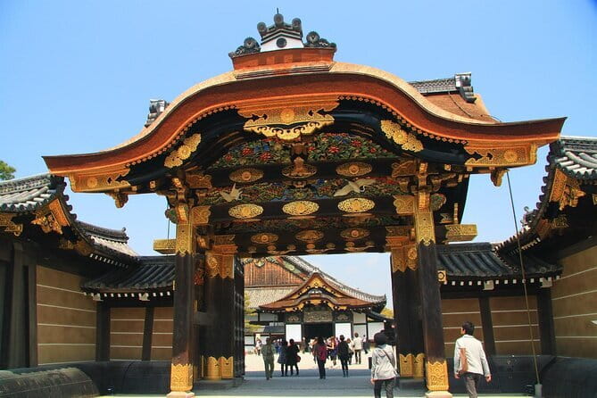 From Osaka or Kyoto: Full Day Sightseeing Tour of Kyoto - Lunch, walking, and the real pace of the day