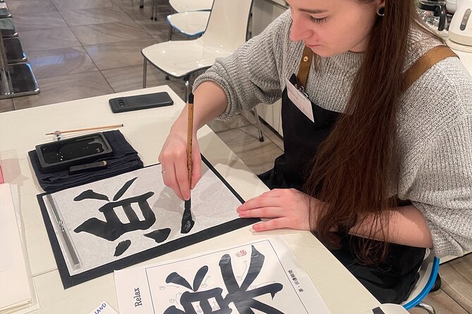 Japanese Calligraphy Experience in Osaka - Step 1: Understanding Japanese calligraphy