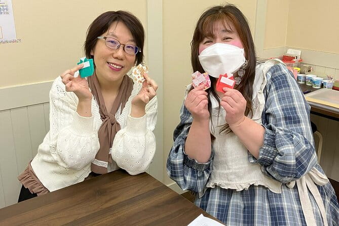 Japanese miniature kimono made with origami in Osaka - The 90-minute lesson, step by step