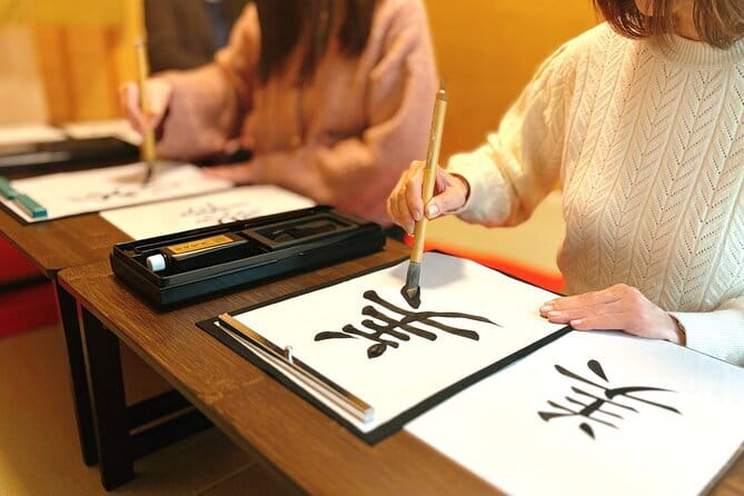 Japanese miniature kimono made with origami in Osaka - Why the private format matters