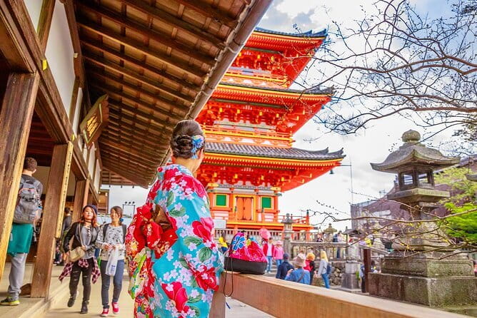 Kyoto and Nara UNESCO Highlights Full-day Tour From Osaka - Kiyomizu-dera and the old lanes of eastern Kyoto