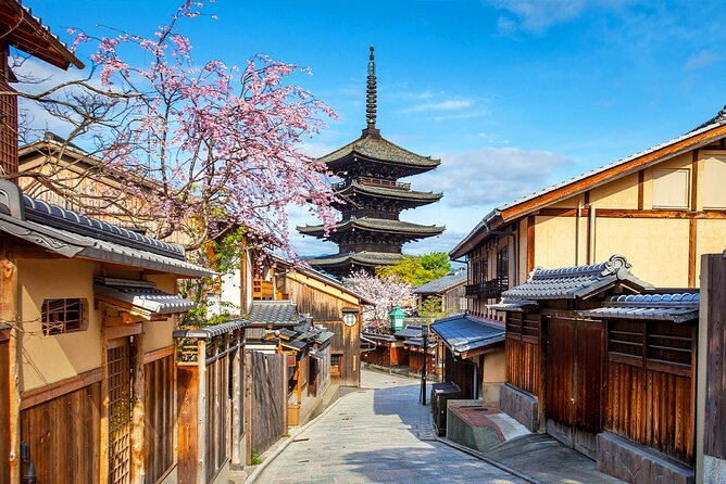 Kyoto Full day Tour Kinkakuji, Kiyomizu-dera and Fushimi Inari - What the guide can add to the day