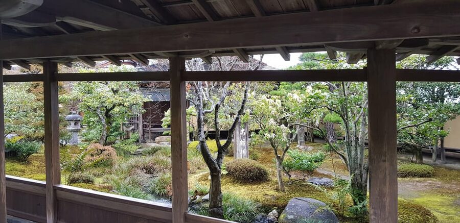 Kyoto: Immersive Arashiyama & Fushimi Inari by Private Car - Gion: a short taste of old Kyoto