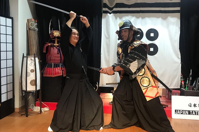Learn The Katana 'Sword' Technique of Samurai and Ninja - From audience member to sword-fighting performer