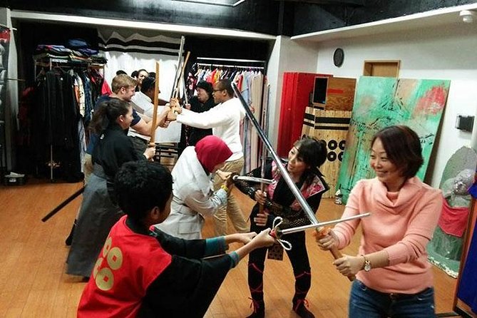 Learn The Katana 'Sword' Technique of Samurai and Ninja - Learning the katana and eight basic katas