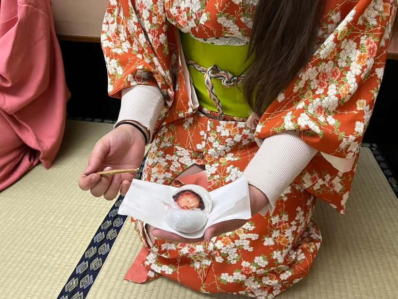 Learn Zen in a class of making Matcha tea near Osaka Castle - Small details that make the class work