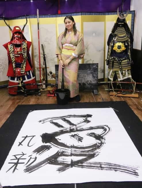 Learning Shodo with a kimono and Trying Samurai Calligraphy - Key points to know before booking