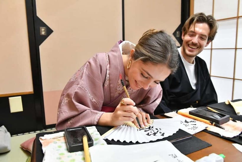 Learning Shodo with a kimono and Trying Samurai Calligraphy - Dressing for shodo at Samurai Honor in Osaka