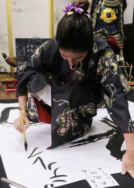 Learning Shodo with a kimono and Trying Samurai Calligraphy - Who should book this Osaka activity?