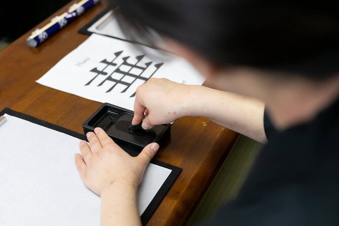 Learning Zen of Japanese Calligraphy in kimono near Osaka Castle - Kimono, tatami, and the first brush strokes