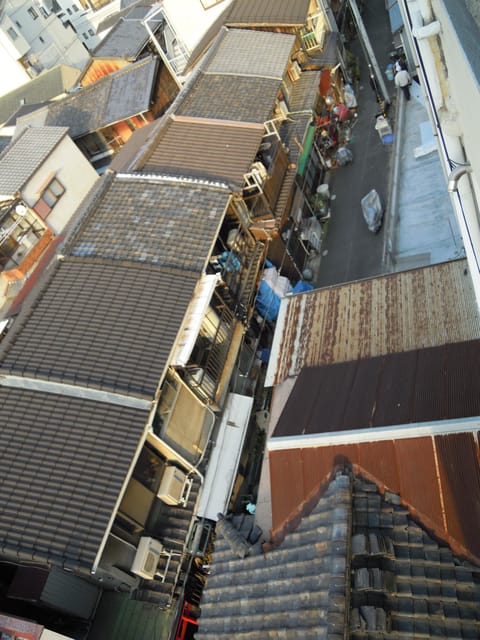 Nostalgic Osaka, walk in totally different from Dotonbori - One hour in the market and maze-like lanes