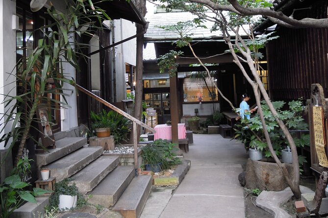 Nostalgic Osaka walk, totally different from Dotonbori - Why Karahori makes a better old-Osaka walk