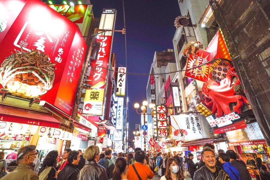 Osaka: Bar-Hopping Night Tour in Namba - First izakaya: kushikatsu and local drinks