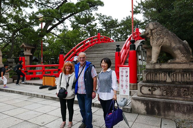 Osaka Castle and Sumiyoshi Taisha Shrine Private Half-Day Tour - The guide makes the difference