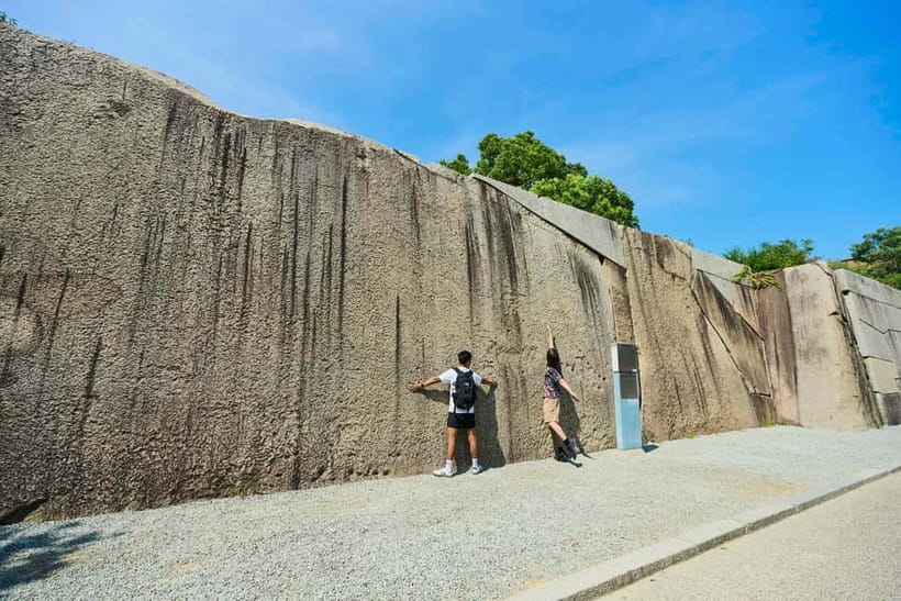Osaka: Castle History Walking Tour / Castle Tower Admission - Why Osaka Castle makes more sense when you see it as a fortress