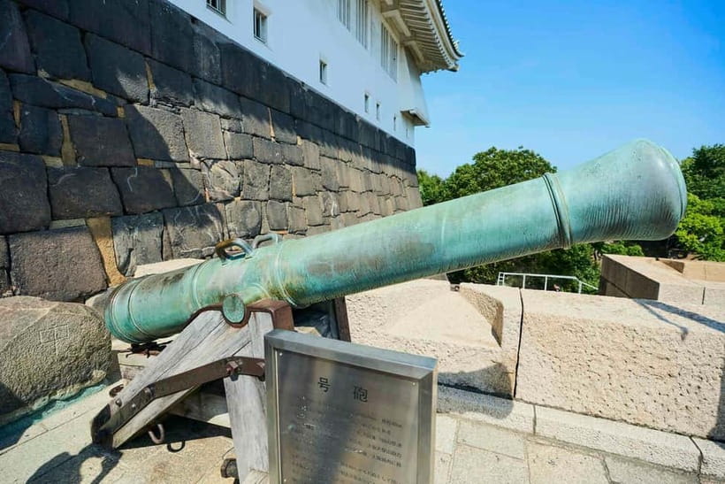 Osaka: Castle History Walking Tour / Castle Tower Admission - Moats, gates, and the castle’s built-in traps