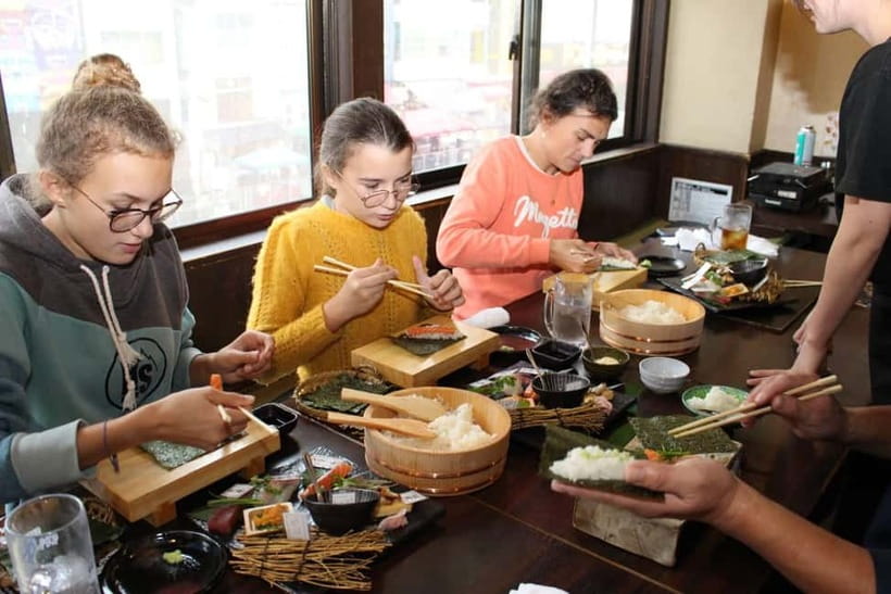 Osaka Dotonbori: Hand Roll Sushi Experience - Seasonal seafood and the question of choice