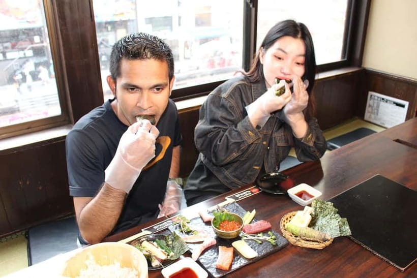 Osaka Dotonbori: Hand Roll Sushi Experience - The value of 8,000 yen