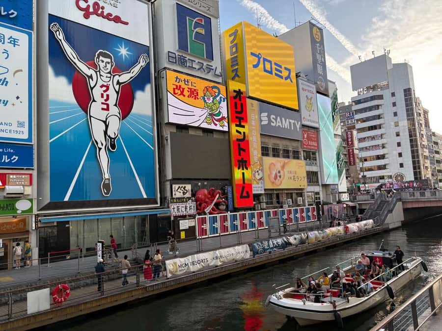 Osaka: Dotonbori's Bridges 20-Minute Cruise - The first stretch, Dotonbori’s signs from water level