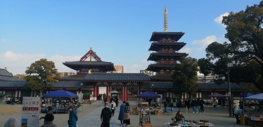 Osaka: Five Must-See Highlights Walking Tour & Ramen Lunch - The real physical demand: subway stairs and 11 kilometers