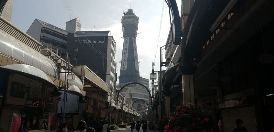Osaka: Five Must-See Highlights Walking Tour & Ramen Lunch - Shitennoji Temple and Osaka’s early Buddhist story