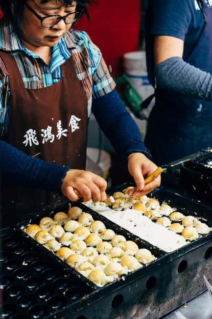 Osaka: Food Tour Kuromon Market & Dotonbori with Guide - Key points to know before booking