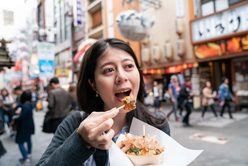 Osaka: Food Tour Kuromon Market & Dotonbori with Guide - Kuromon Market: Osaka starts with a bite