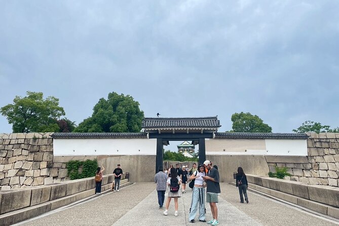 Osaka Full-Day Experience with Castle, Kushikastu and Temple - Tea, sweets, and Shitennoji Temple