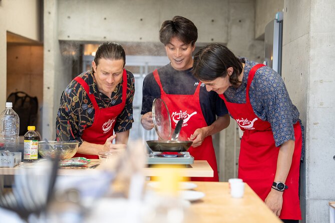 Osaka Home Feast Cooking and Sake Experience - Sake, beer, and the taku-nomi mood