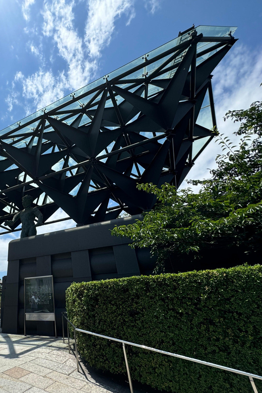 Osaka: Japan’s Oldest Temple & Bone Buddha Walking Tour - The Pure Land Garden and the meaning of sunset