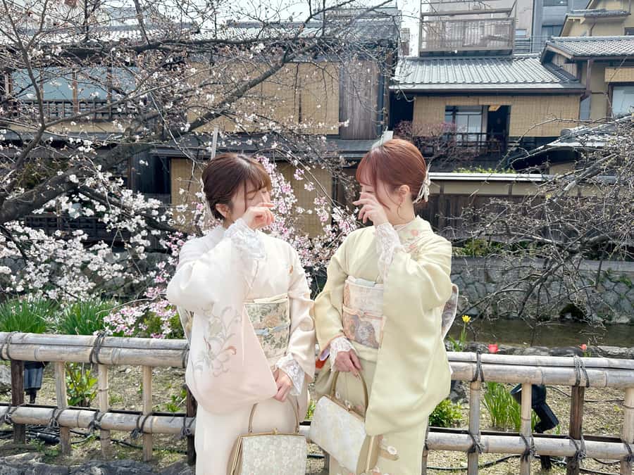 Osaka: Kimono Rental Traditional Experience at WARGO - Choosing Your Kimono at the Osaka WARGO Shop