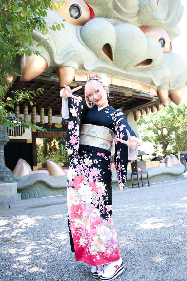 Osaka: Kimono Rental Traditional Experience at WARGO - What Comes With the Outfit