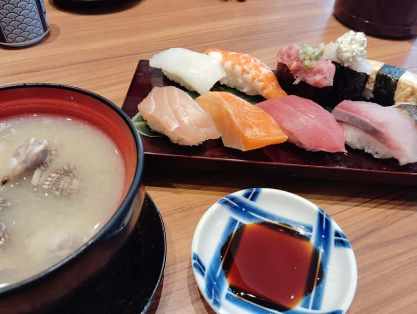 Osaka: Kuromon Market 1.5-Hour Seafood & Street Food Tour - Key points to know before you book