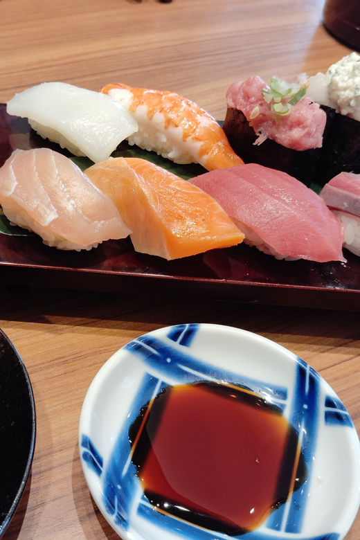 Osaka: Kuromon Market 1.5-Hour Seafood & Street Food Tour - The food to look for inside Kuromon