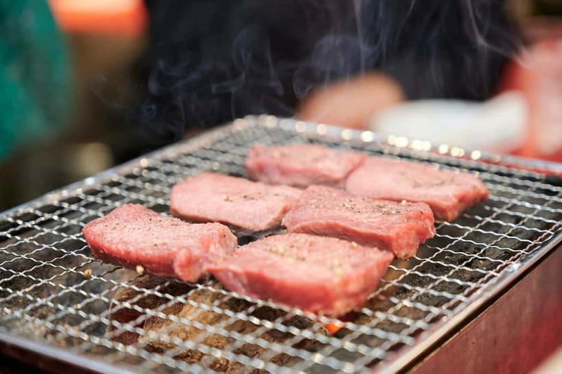 Osaka: Kuromon Market 1.5-Hour Seafood & Street Food Tour - Practical details that affect the experience