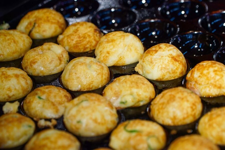 Osaka: Kuromon Market Food Walking Tour (6 stops, 6 tastes) - Timing, weather, and what to bring