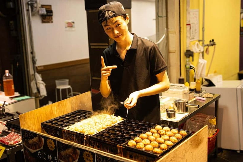 Osaka: Kuromon Market Street Food Tour with Pro Local Guide - Key points at a glance