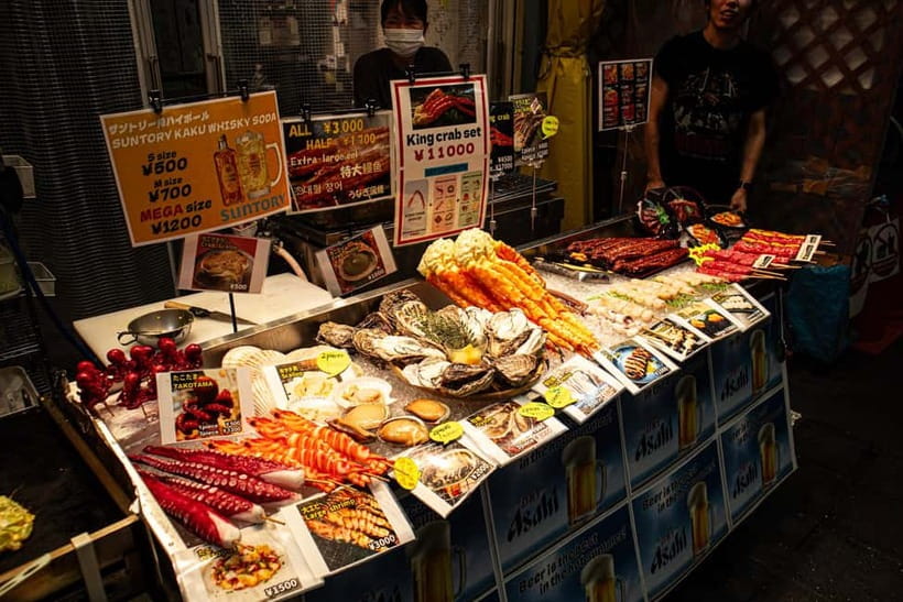 Osaka: Kuromon Market Street Food Tour with Pro Local Guide - Small groups make the food walk easier