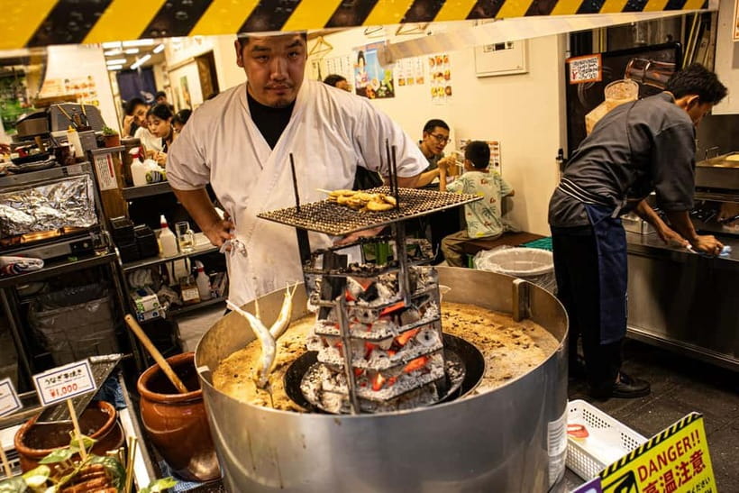 Osaka: Kuromon Market Street Food Tour with Pro Local Guide - Practical details that affect your day