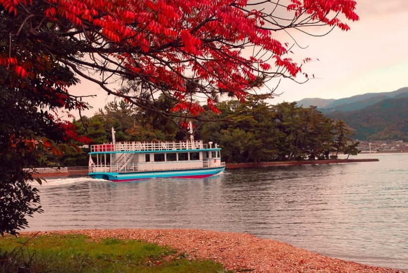 Osaka/Kyoto: Amanohashidate & Miyama Tour with Boat & Lunch - A short boat ride with very close seagulls